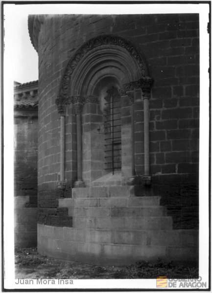 "Monasterio de Sigena, Huesca. Ventana del ábside. Estilo: Románico.". Juan Mora Insa